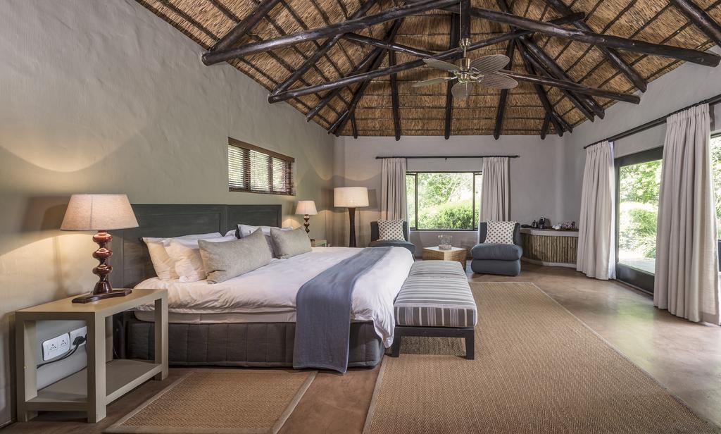 Kariega Game Reserve River Lodge Kenton on Sea Room photo